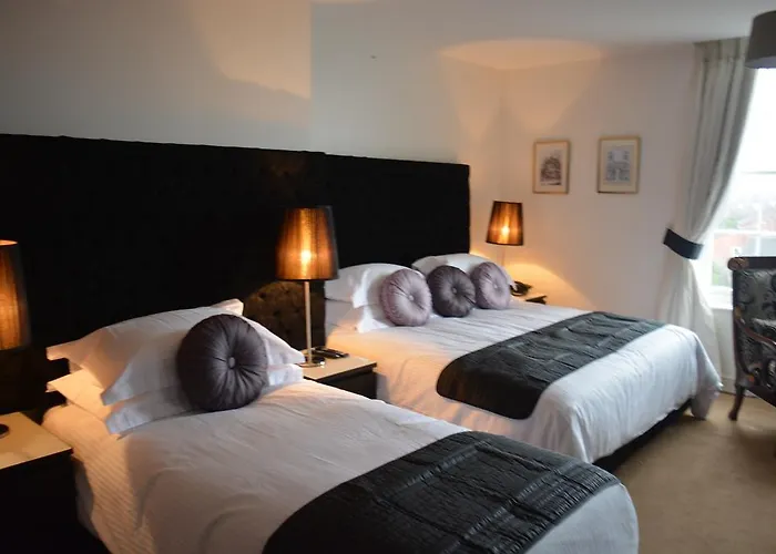 Georgian Town HouseAirport Hotel